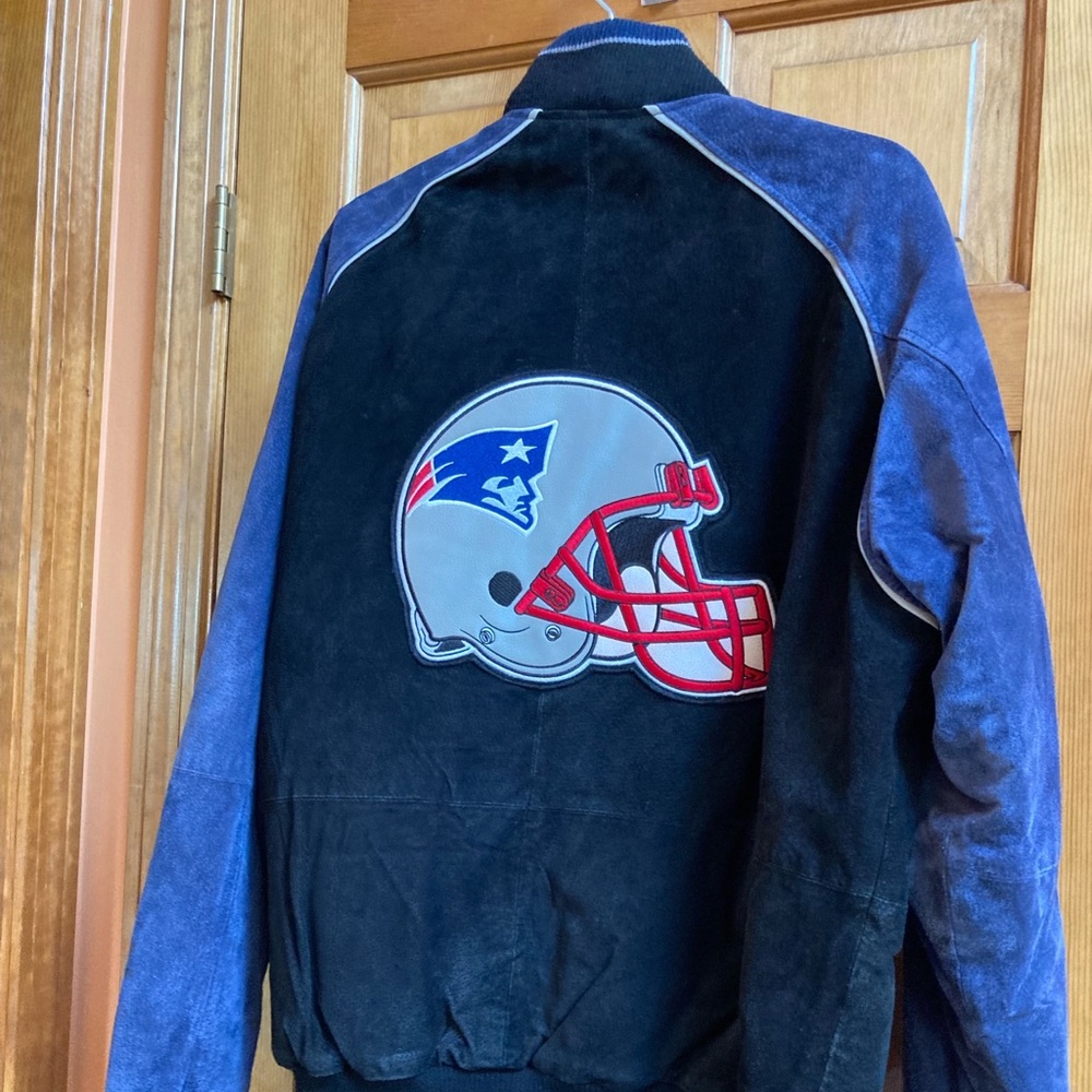 🏈 Celebrate another WIN with Patriots Men’s Suede Jacket L by GIII Sports - Picture 3 of 3